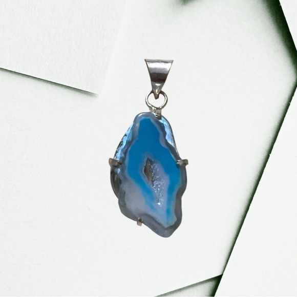 Artisan Jewelry - Natural Blue Agate Slice Pendant Necklace - 925  Sterling Silver Bail